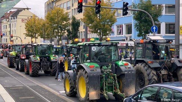 هزاران کشاورز معترض در آلمان با تراکتور راهی شهرها شدند