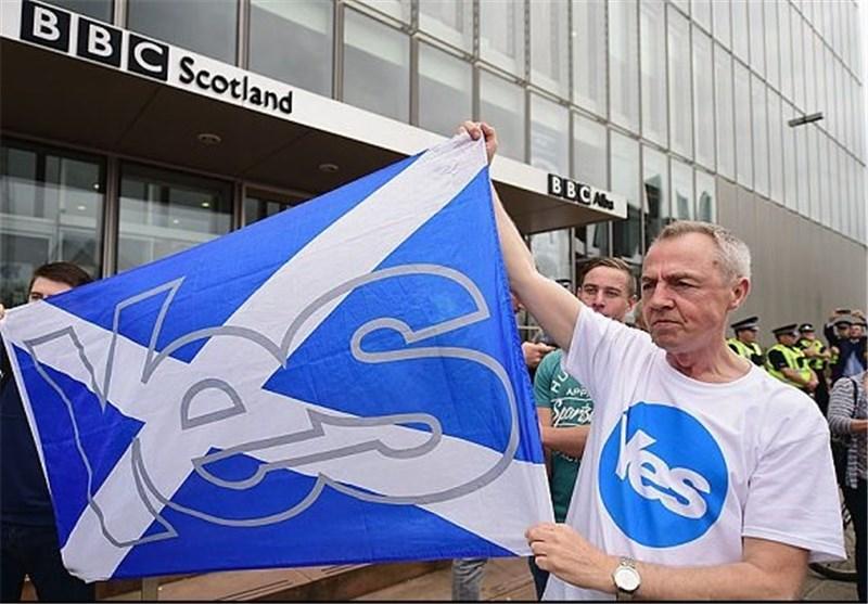 تجمع مردم اسکاتلند علیه سیاست های متعصبانه بی بی سی در گلاسکو