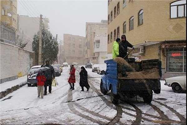 برف تهران؛ معابر باز است ، آمادگی 14 هزار نیروی شهرداری