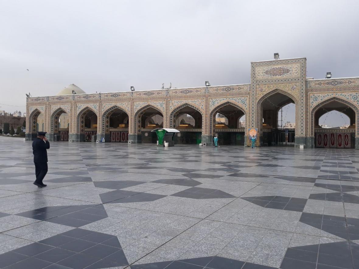 خبرنگاران توقف موقت حضور زایران در حرم مطهر رضوی خبرنگاران توقف موقت حضور زایران در حرم مطهر رضوی